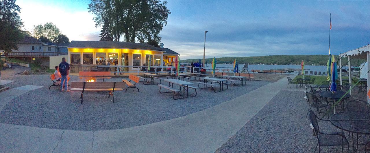 Beachcomber Inn Conesus Esterno foto